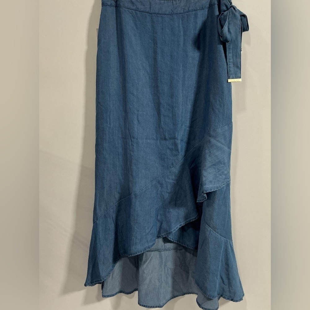 🛑 1 hour sale. NWT. Michael Kors, small, High-Low Chambray Blue Skirt